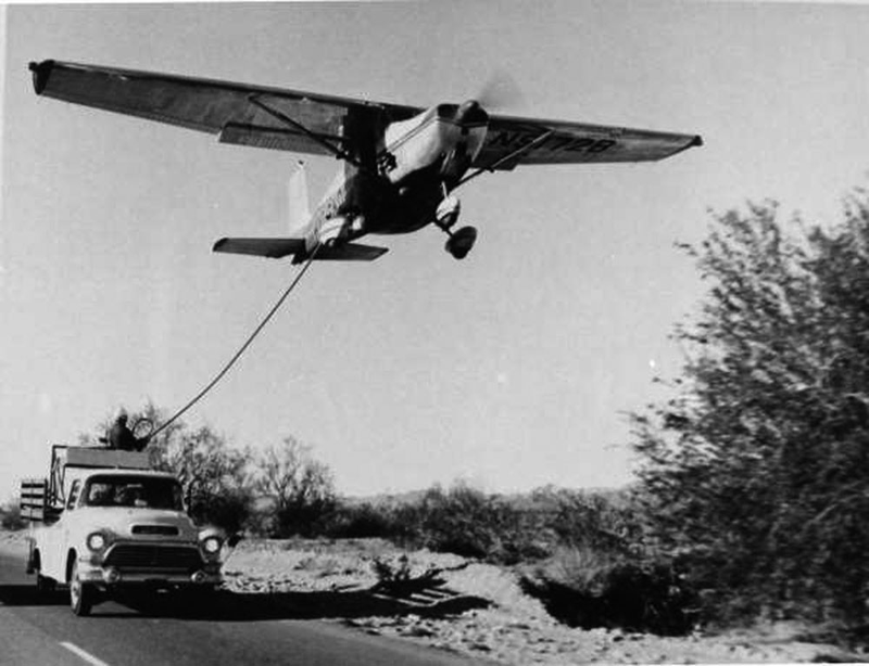 Illustration for article titled 64 días sin aterrizar: la insólita historia del vuelo más largo del mundo en avión
